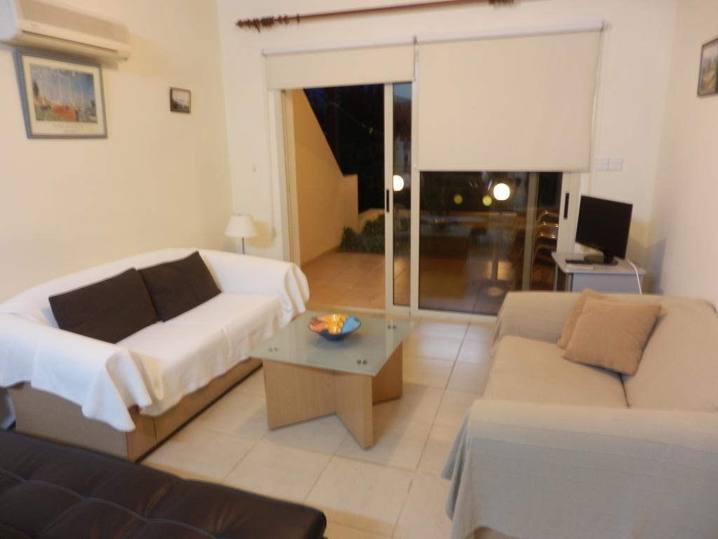 Byreva Apartments Paphos Rum bild